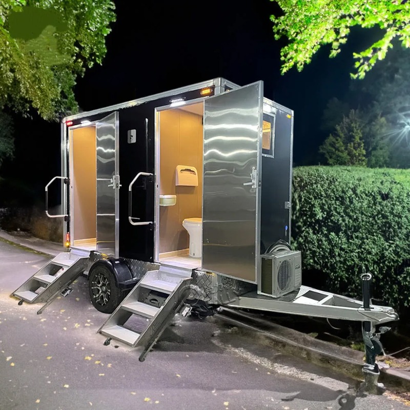 Przyczepa toaletowa z 6 miejsc – Event Support recenzja i cena